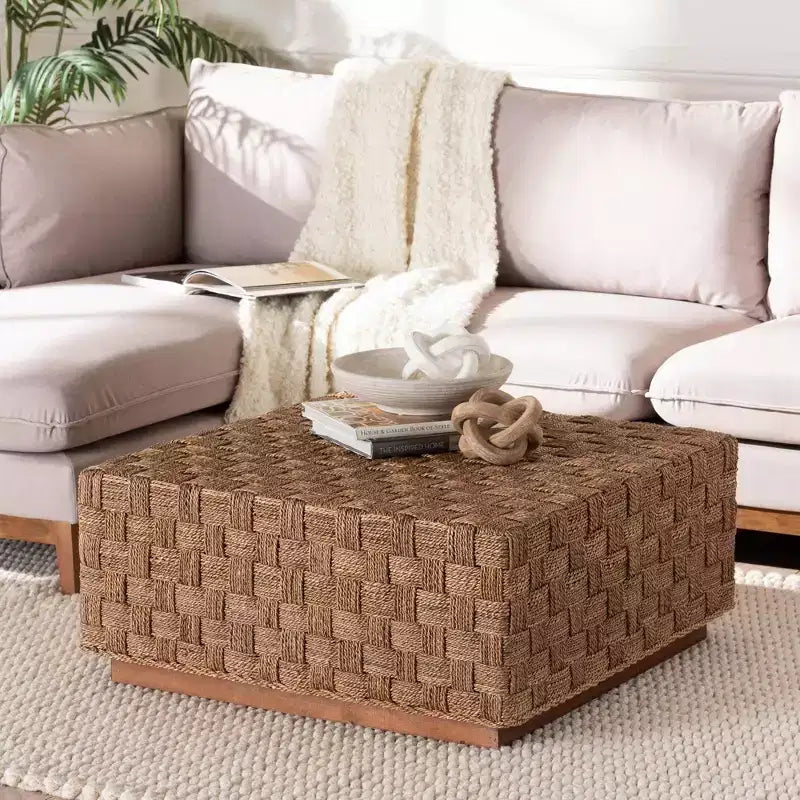Table basse en jonc de mer naturel et marron clair