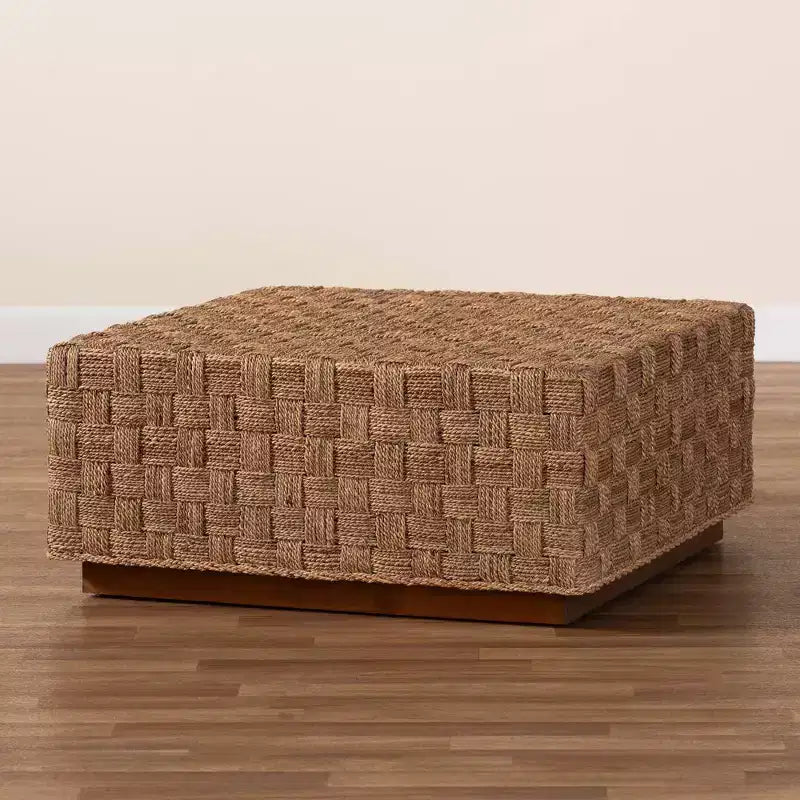 Table basse en jonc de mer naturel et marron clair