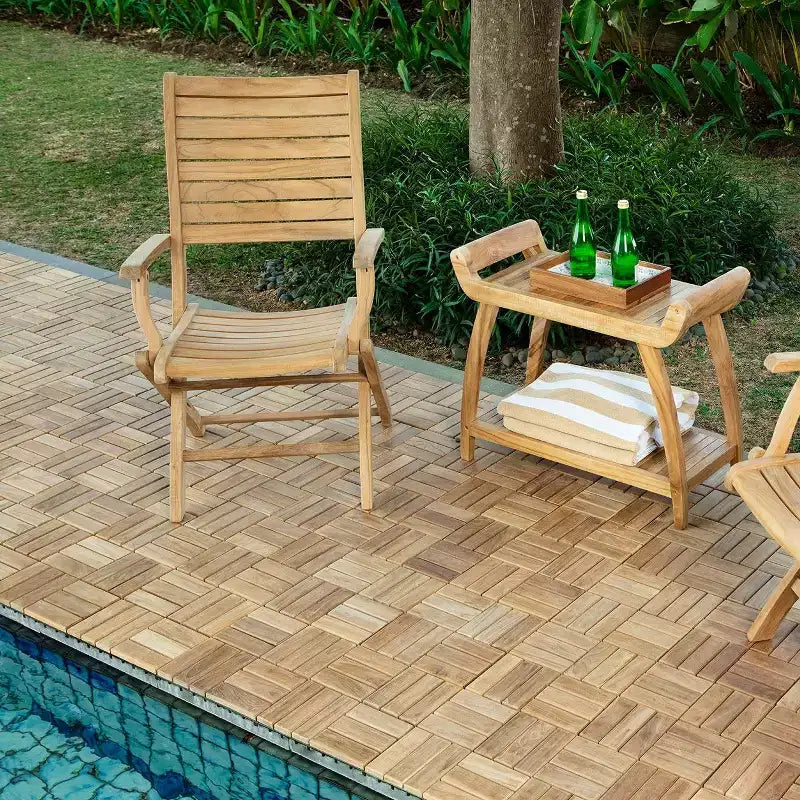 Chaise pliante de patio en teck naturel avec accoudoirs – Beige