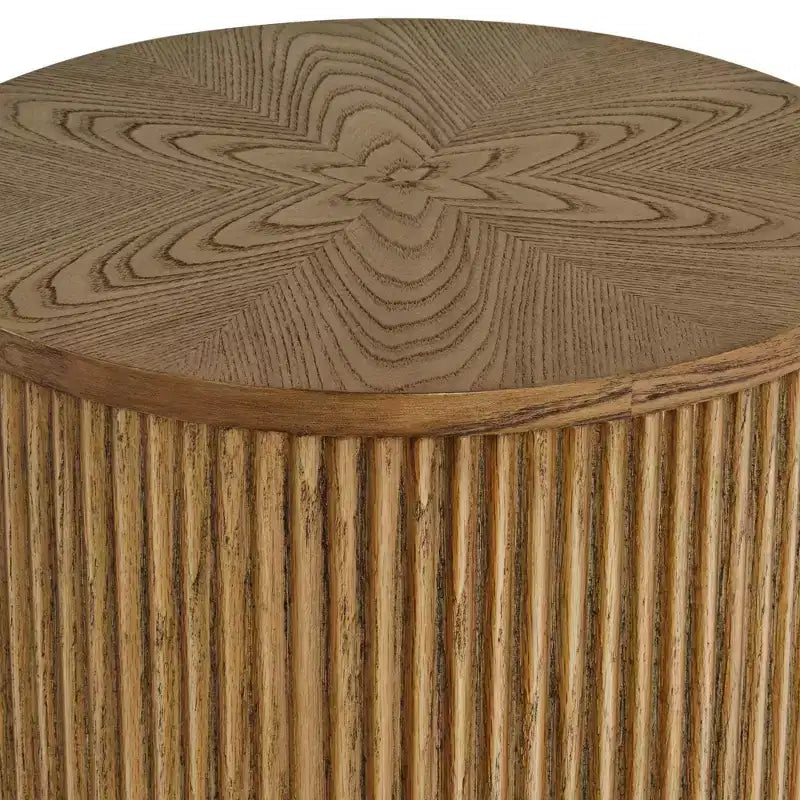 Table d'appoint ronde en chêne naturel rustique de 17,75" avec base cannelée marron